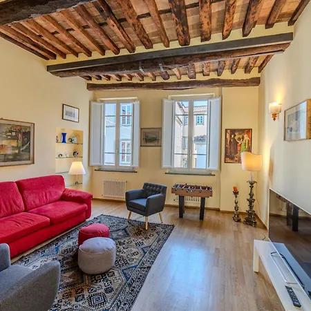 Διαμέρισμα Charming With Scenic Views In Λούκα