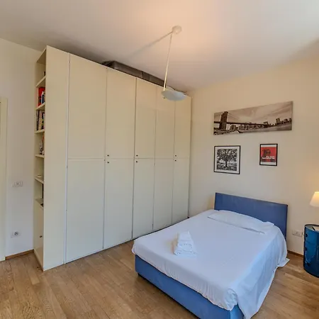 Charming With Scenic Views In Λούκα