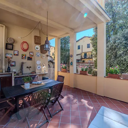 Διαμέρισμα Charming With Scenic Views In