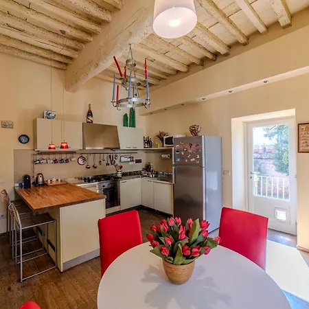Charming With Scenic Views In * Λούκα
